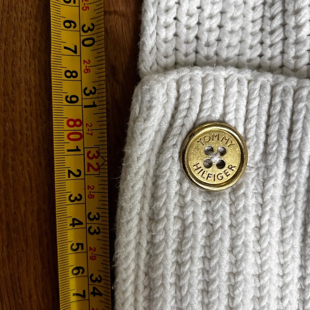 Tommy Hilfiger White Knit scarf with Gold Button